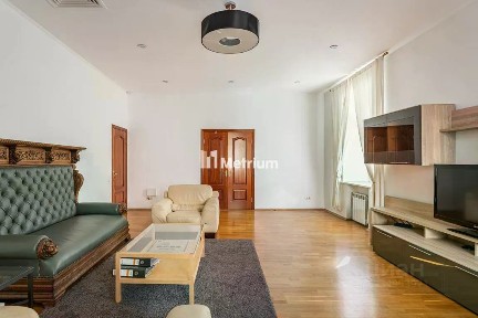 Продается 4-комн. квартира, 185 м²