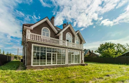Продается 3-этажный дом, 670 м²