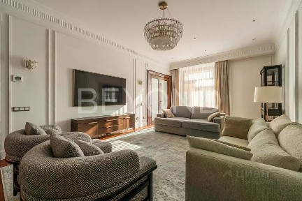 Продается 4-комн. квартира, 218,3 м²