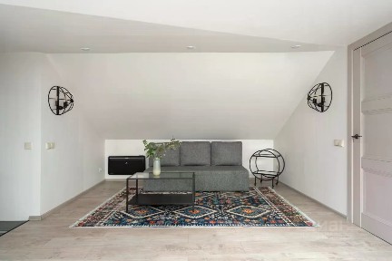 Продается 4-комн. квартира, 184 м²