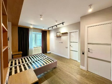 Продается 5-комн. квартира, 179,5 м²