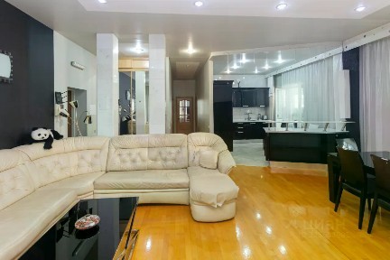 Продается 4-комн. квартира, 220 м²