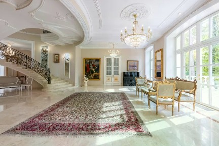 Сдается 3-этажный коттедж, 1 250 м²