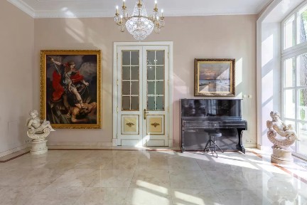 Сдается 3-этажный коттедж, 1 250 м²