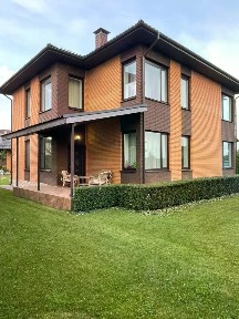 Продается 2-этажный дом, 425 м²
