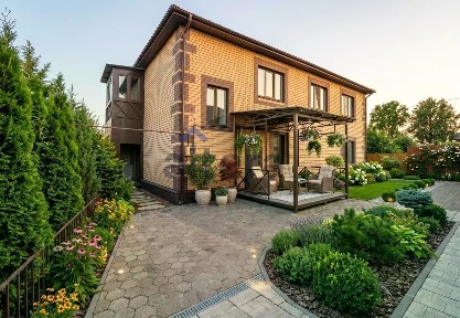 Продается 2-этажный дом, 305 м²