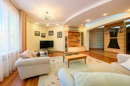 Продается 4-комн. квартира, 240 м²