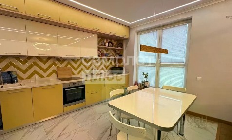 Продается 4-комн. квартира, 120 м²