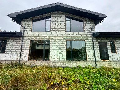 Продается 2-этажный дом, 292 м²