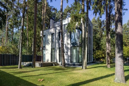 Продается 3-этажный дом, 380 м²