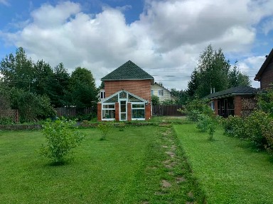 Продается 3-этажный дом, 350 м²
