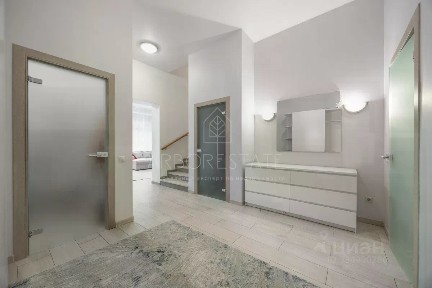 Сдается 3-этажный таунхаус, 280 м²
