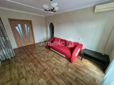 Продается 4-комн. квартира, 64 м²