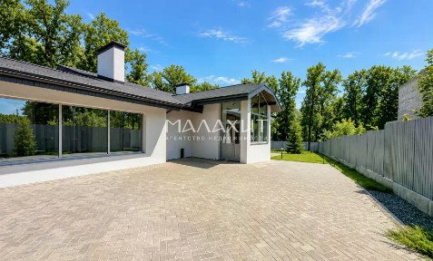 Продается 1-этажный коттедж, 600 м²