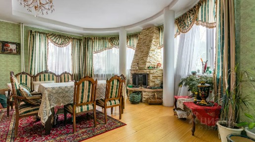 Продается 3-этажный дом, 270 м²