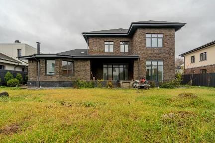 Продается 3-этажный коттедж, 521 м²