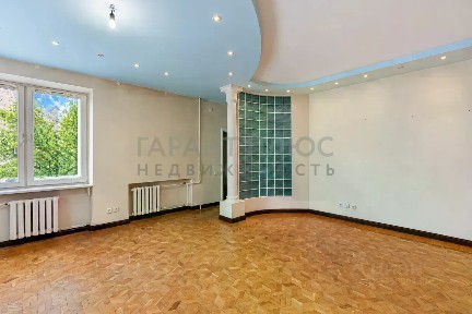 Продается 5-комн. квартира, 206,7 м²
