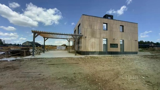 Продается 2-этажный дом, 330 м²