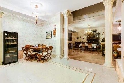 Продается 3-этажный таунхаус, 450 м²