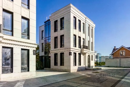 Продается 3-этажный дом, 264 м²
