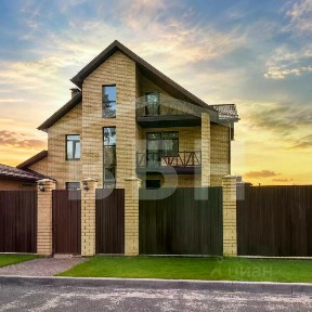 Продается 3-этажный дом, 480 м²