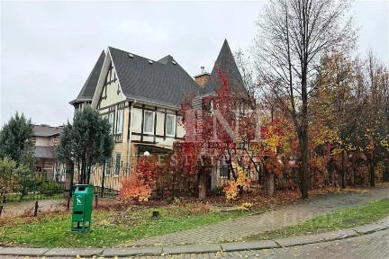 Сдается 2-этажный коттедж, 250 м²