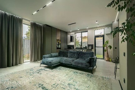 Сдается 2-этажный дом, 235 м²
