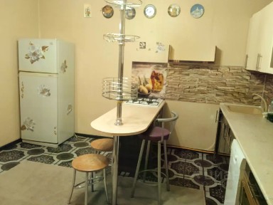 Сдается 3-этажный дом, 290 м²