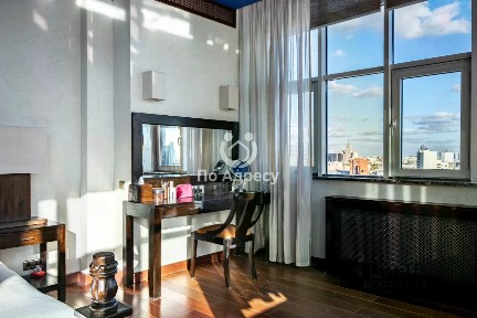 Продается 4-комн. квартира, 203,4 м²