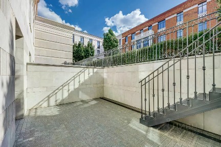 Продается 2-комн. квартира, 176,5 м²
