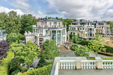 Продается 3-этажный дом, 1 277,8 м²