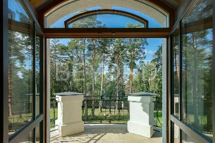Продается 3-этажный дом, 1 633 м²