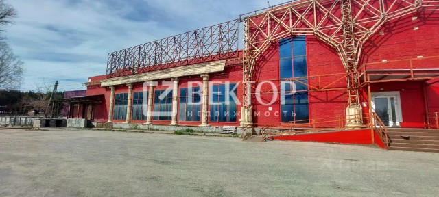 Продается торговая площадь, 910 м²