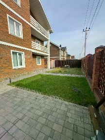 Сдается 3-этажный дом, 288 м²