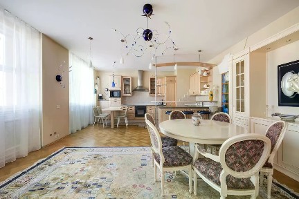 Сдается 5-комн. квартира, 195 м²