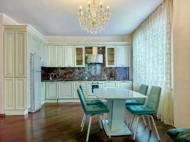 Продается 2-комн. квартира, 112,6 м²