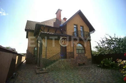 Продается 3-этажный дом, 412 м²
