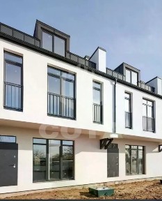 Продается 3-этажный таунхаус, 210 м²