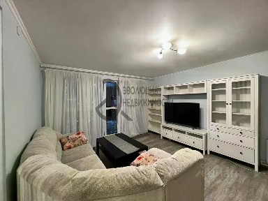 Сдается 3-этажный дом, 280 м²