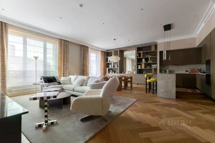 Продаются 3-комн. апартаменты, 139 м²