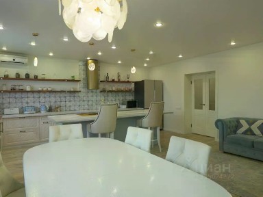 Продается 2-этажный дом, 320 м²