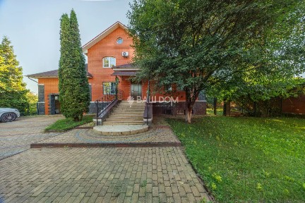 Продается 2-этажный дом, 379 м²