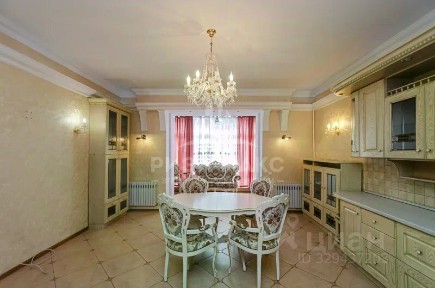Продается 3-этажный таунхаус, 295 м²