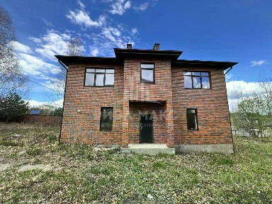 Продается 2-этажный дом, 180 м²