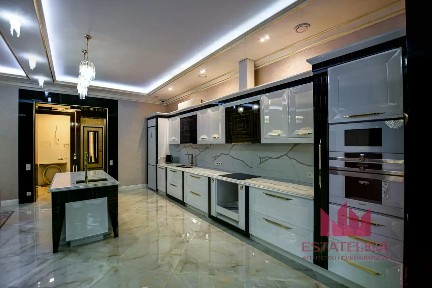 Продается 3-этажный таунхаус, 348 м²
