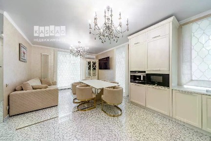Продается 3-этажный таунхаус, 140 м²