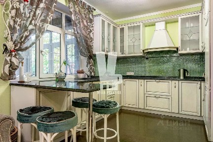 Продается 2-этажный коттедж, 300 м²
