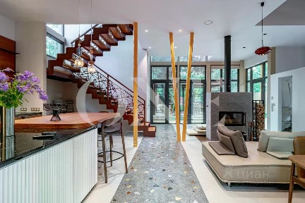 Продается 2-этажный дом, 240 м²