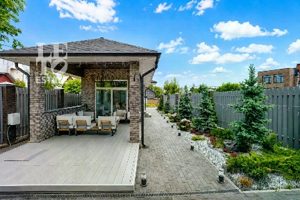 Продается 2-этажный дом, 190 м²