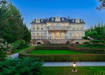 Продается 3-этажный дом, 2 100 м²